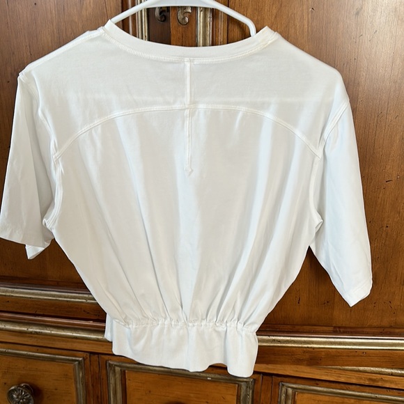 Lululemon white short sleeve shirt with cinched waste, like new - Picture 2 of 3